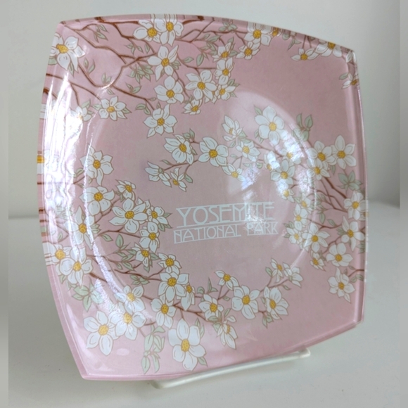 Yosemite National Park Glass Plate Dish Ahwahnee Dogwood Blossoms Square Pink - Picture 8 of 15